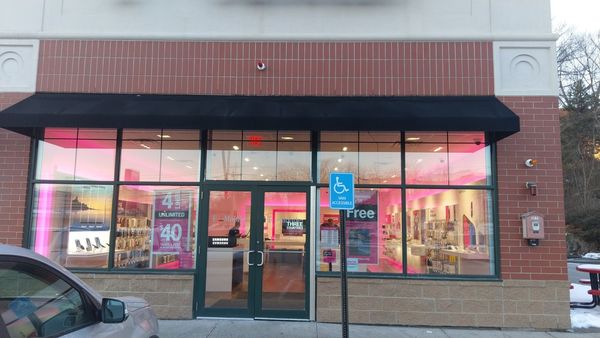 T-Mobile Store, Janitorial Services in North Andover, MA (7)
